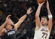 英雄联盟总决赛直播-太阳险胜掘金，东契奇高光表现