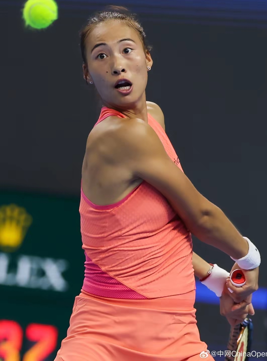 女选手在高级赛事中展现实力