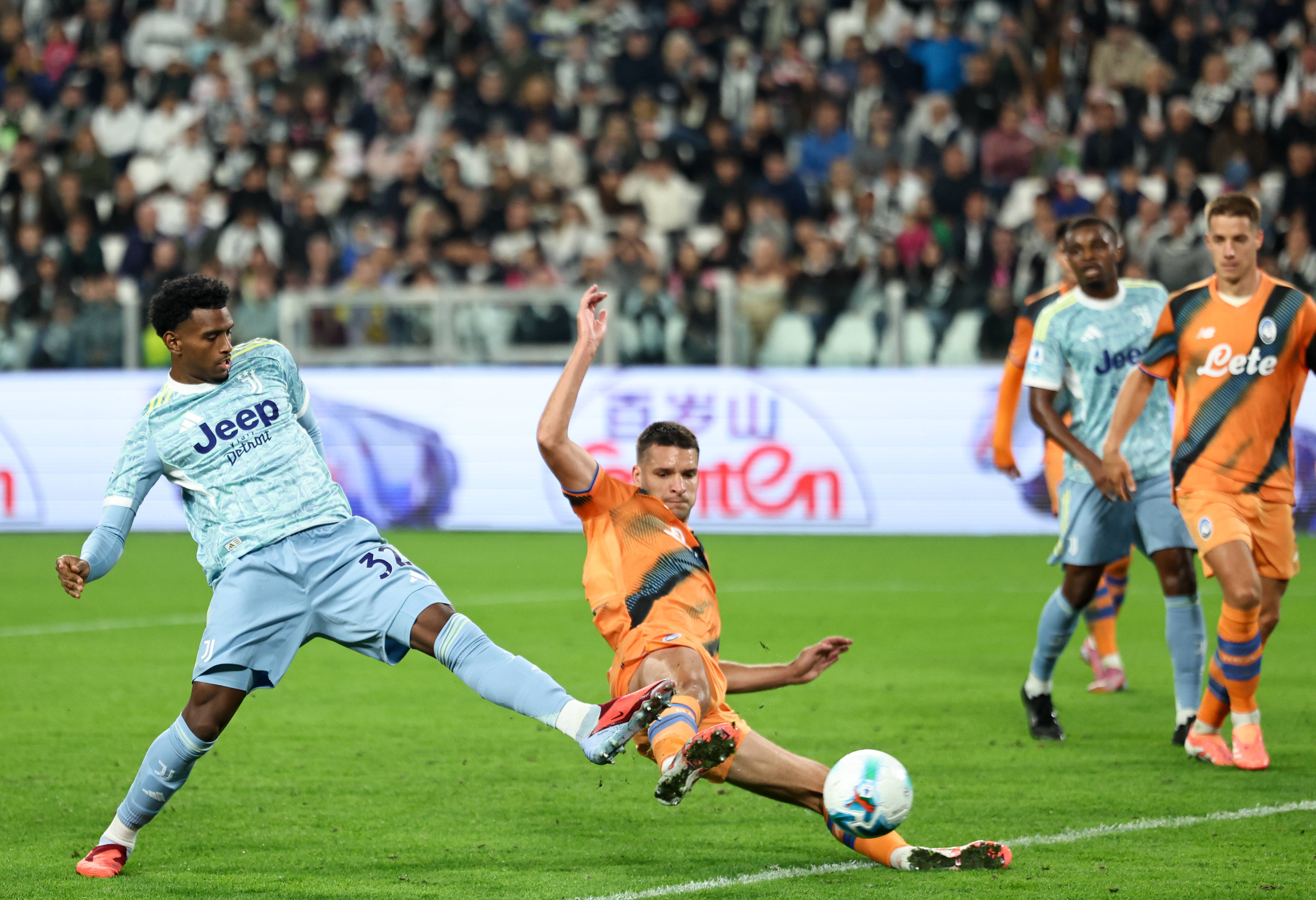 意甲球员遭遇红牌罚下，球队暂时减员应战的简单介绍