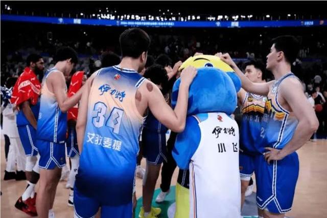 关于周末篮球盛宴开启，球迷期待翻盘的信息