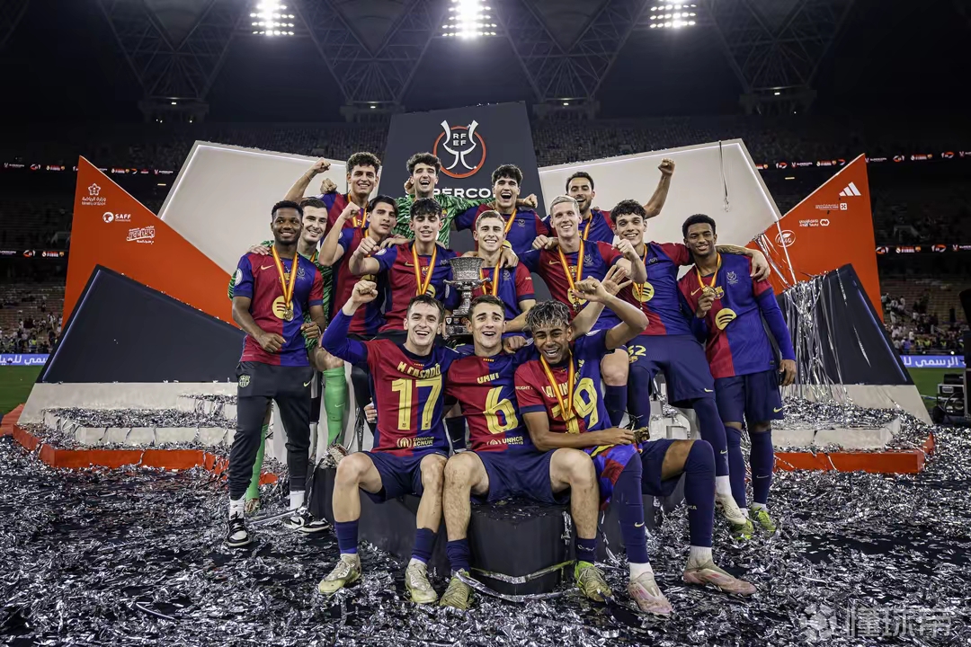 包含萨尔茨堡足球俱乐部凭借团队合作战胜对手的词条