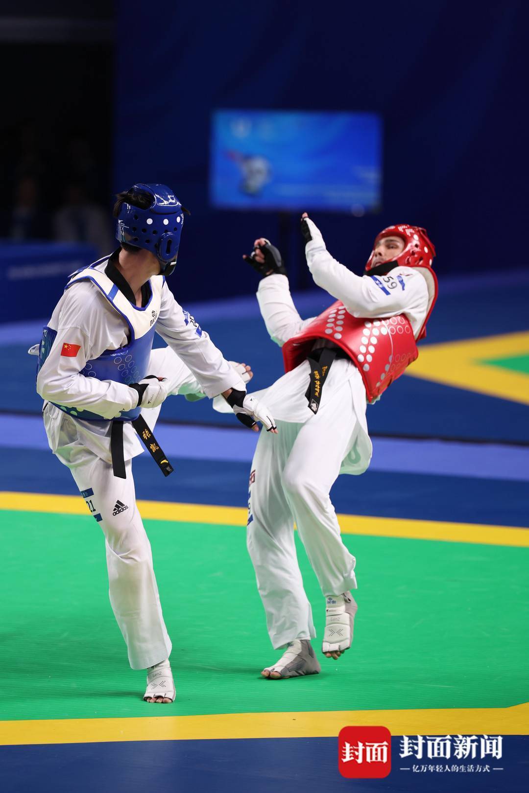 跆拳道选手灵活机警夺得金牌 跆拳道选手灵活机警夺得金牌