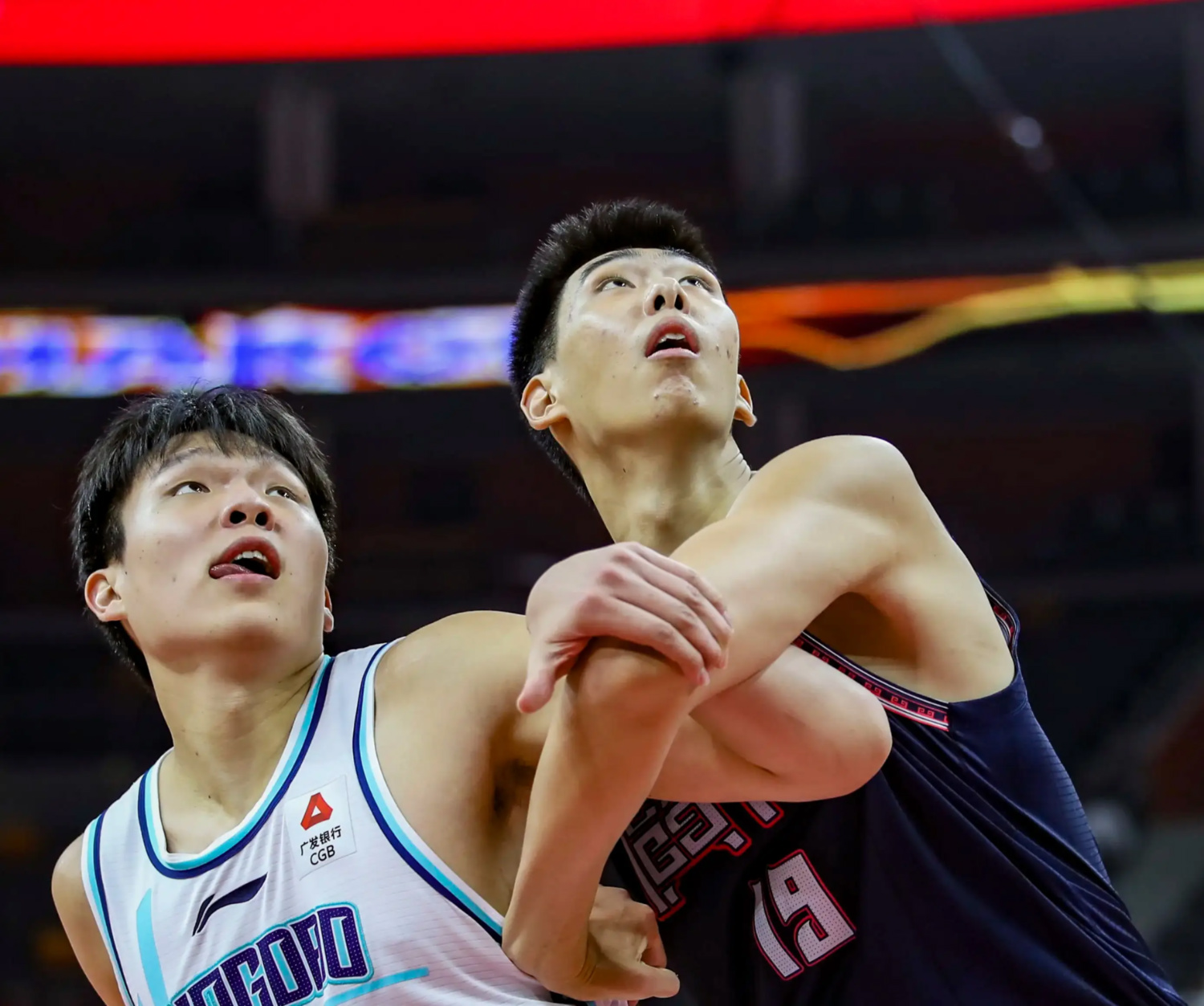 关于广州队险胜湖人，王哲林惊艳四座的信息