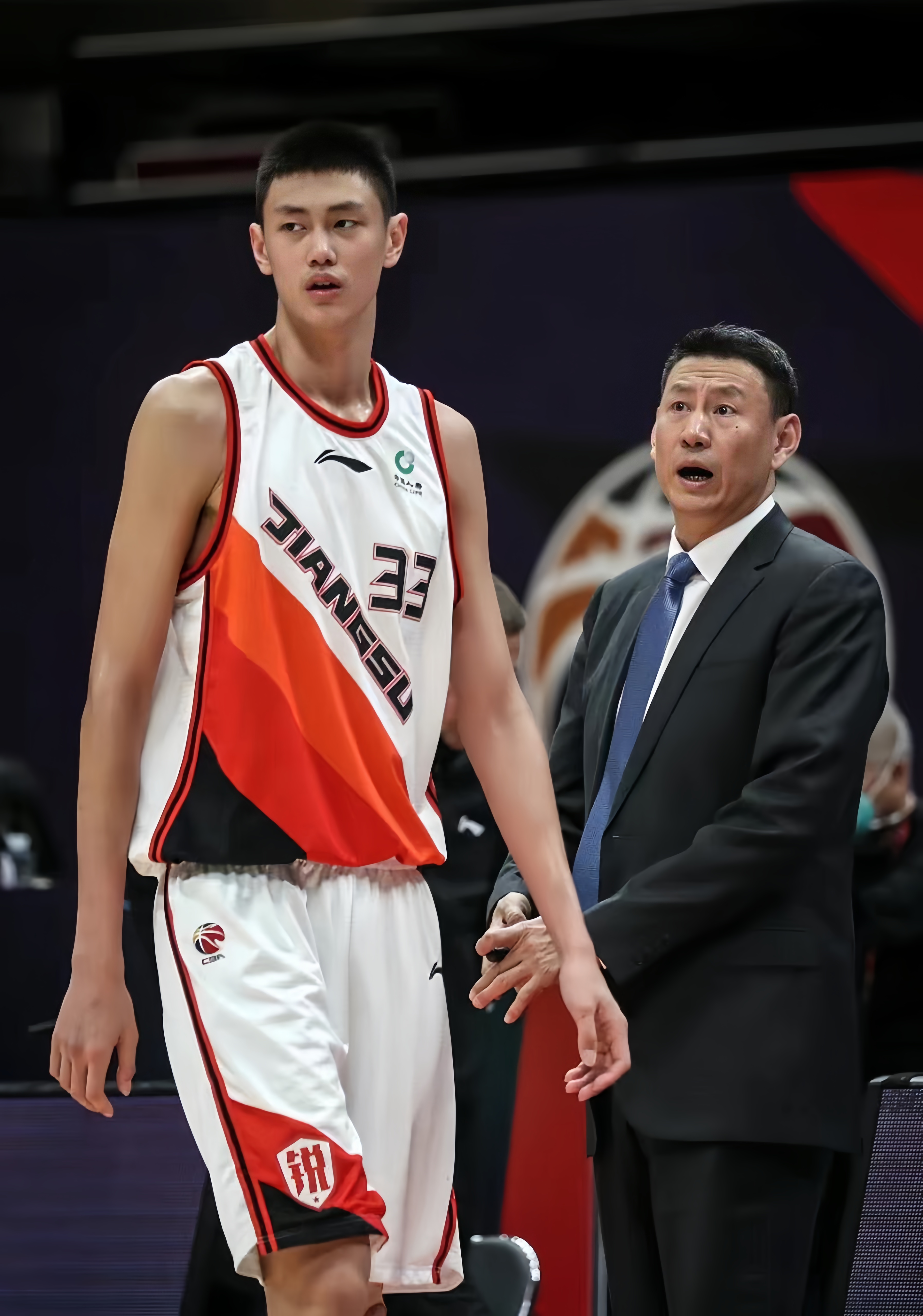 关于广州队险胜湖人，王哲林惊艳四座的信息