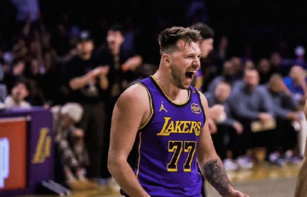 雄鹿鏖战国王，东契奇状态火热