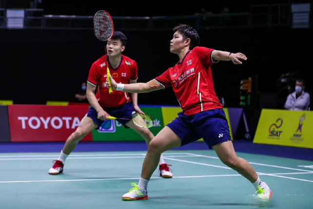 丹麦队完胜马来西亚队，黄鸭组合点燃赛场