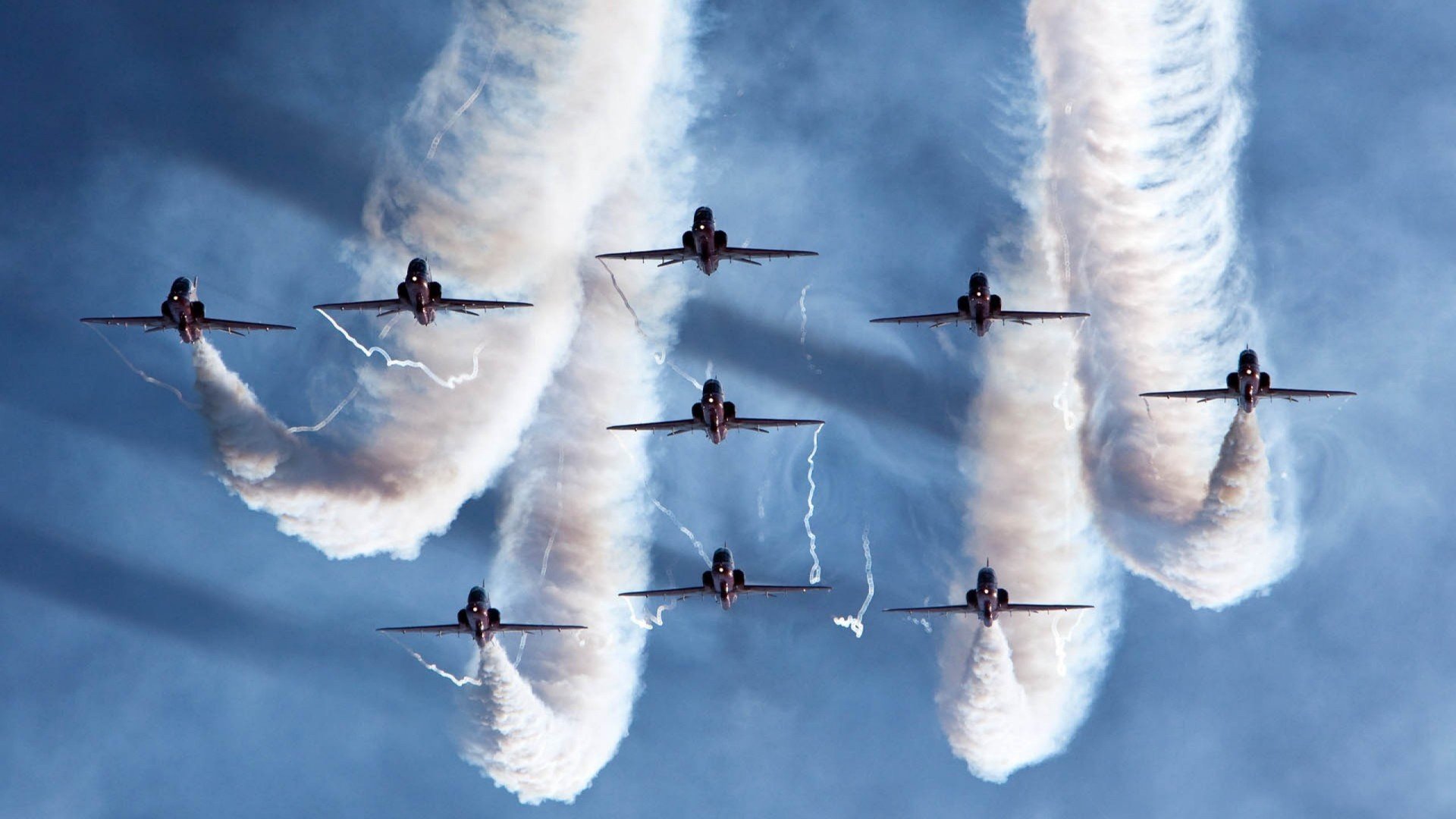 赛道与绿茵场的绝对统治，当比利时碾过切尔西，蒂亚戈在F1加冕时刻接管比赛