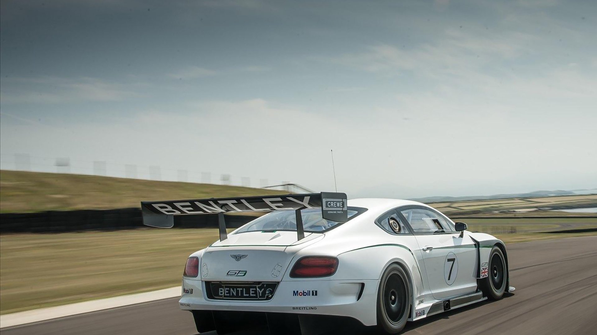 同一种哨声,当比利亚雷亚尔与三笘薰在历史的交汇处共享生存