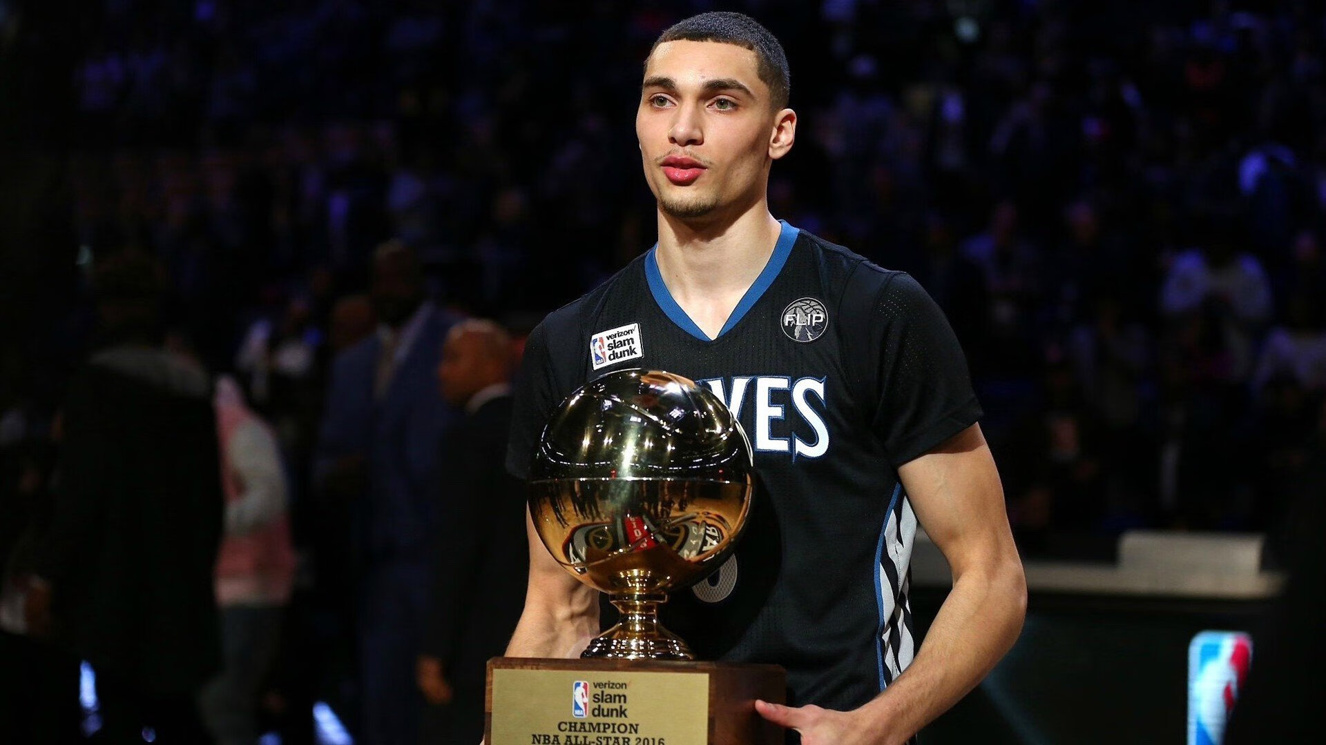 疯狂节奏消音马拉多纳球场，本泽马化身反常规先生