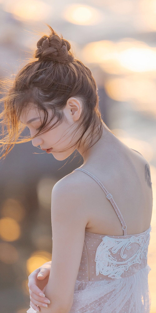 暗夜绿光与七小时时差，一场宿命对决如何定义足球的两种生死战